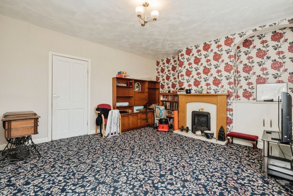 Property photo 3 of 17 Photo