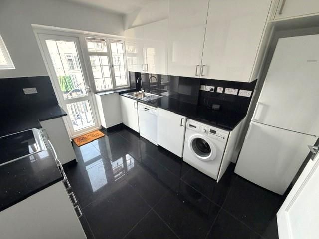 Property photo 3 of 9 Kitchen.Jpg