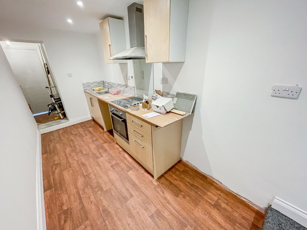 Property photo 2 of 6 Kitchen