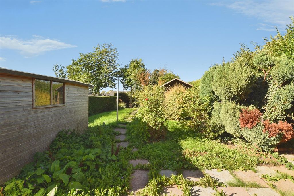 Property photo 3 of 12 Garden