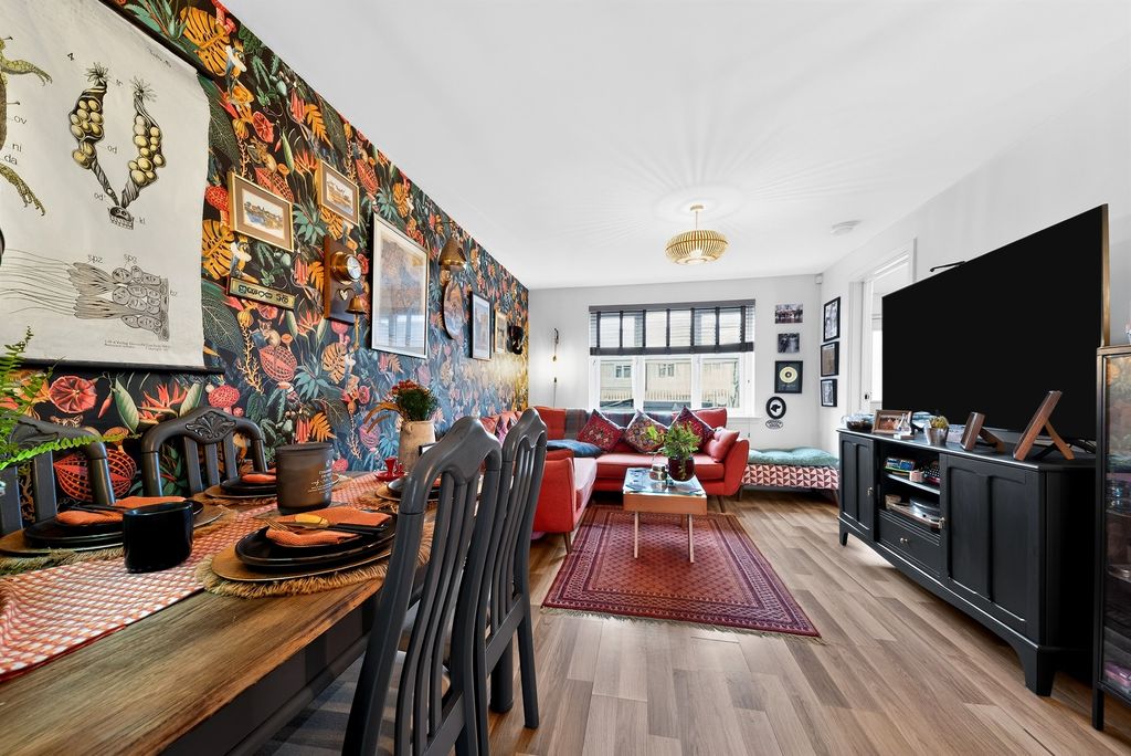 Property photo 2 of 21