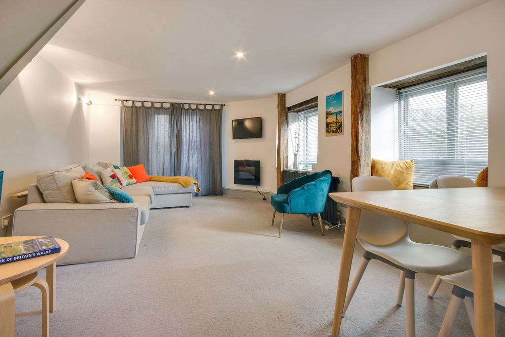 Property photo 2 of 11 Open-Plan Living And Dining Room