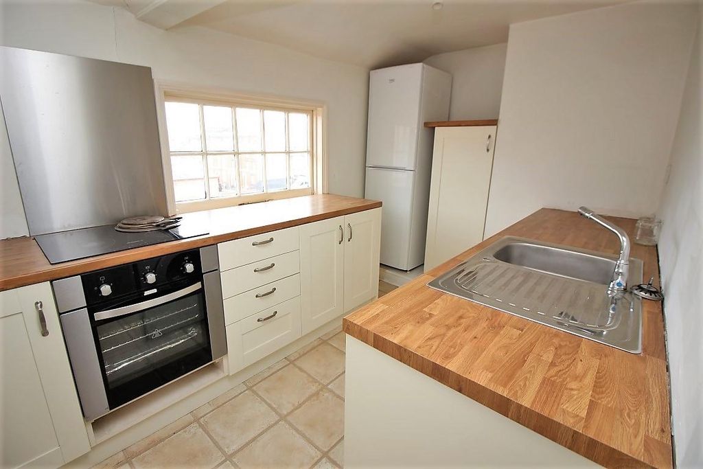 Property photo 2 of 8 Kitchen