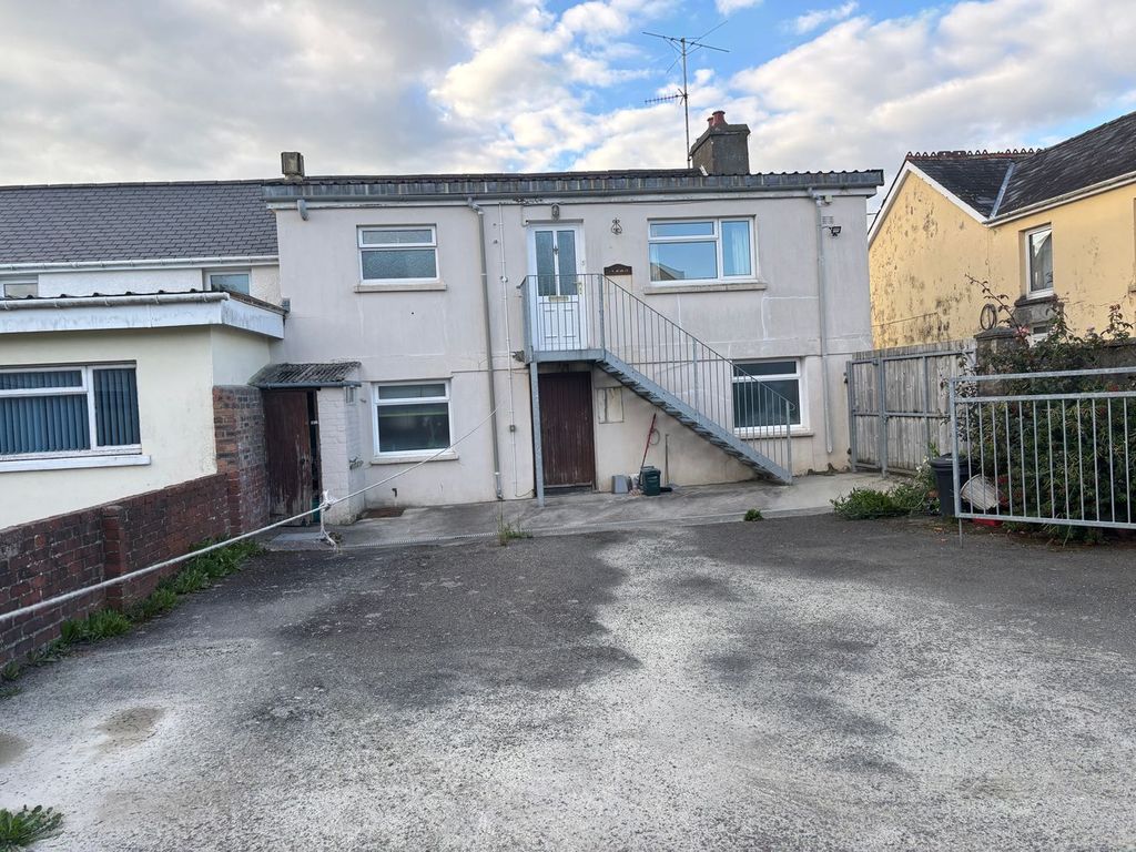 Property photo 2 of 11