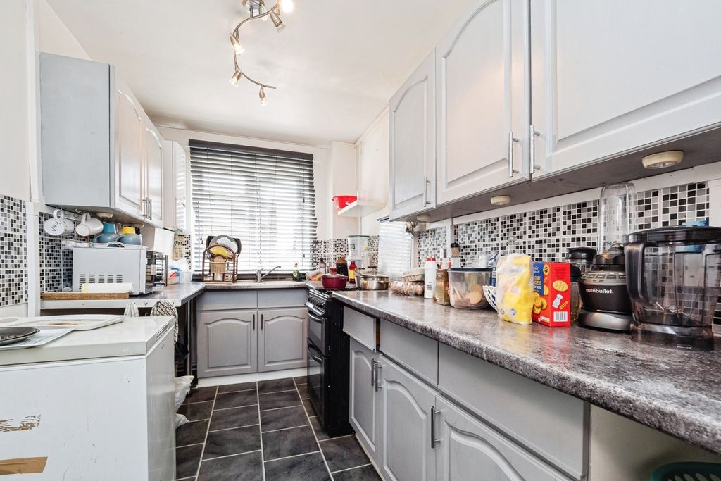 Property photo 2 of 17 Kitchen