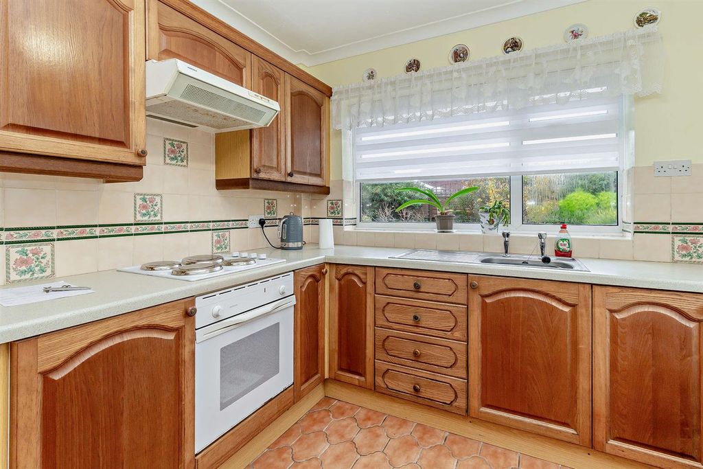 Property photo 3 of 10 8667814-Interior14-800.Jpg