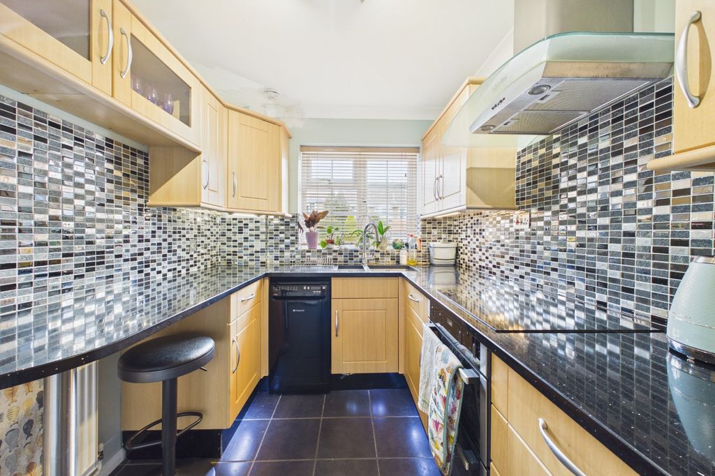 Property photo 2 of 12 Picture No. 37