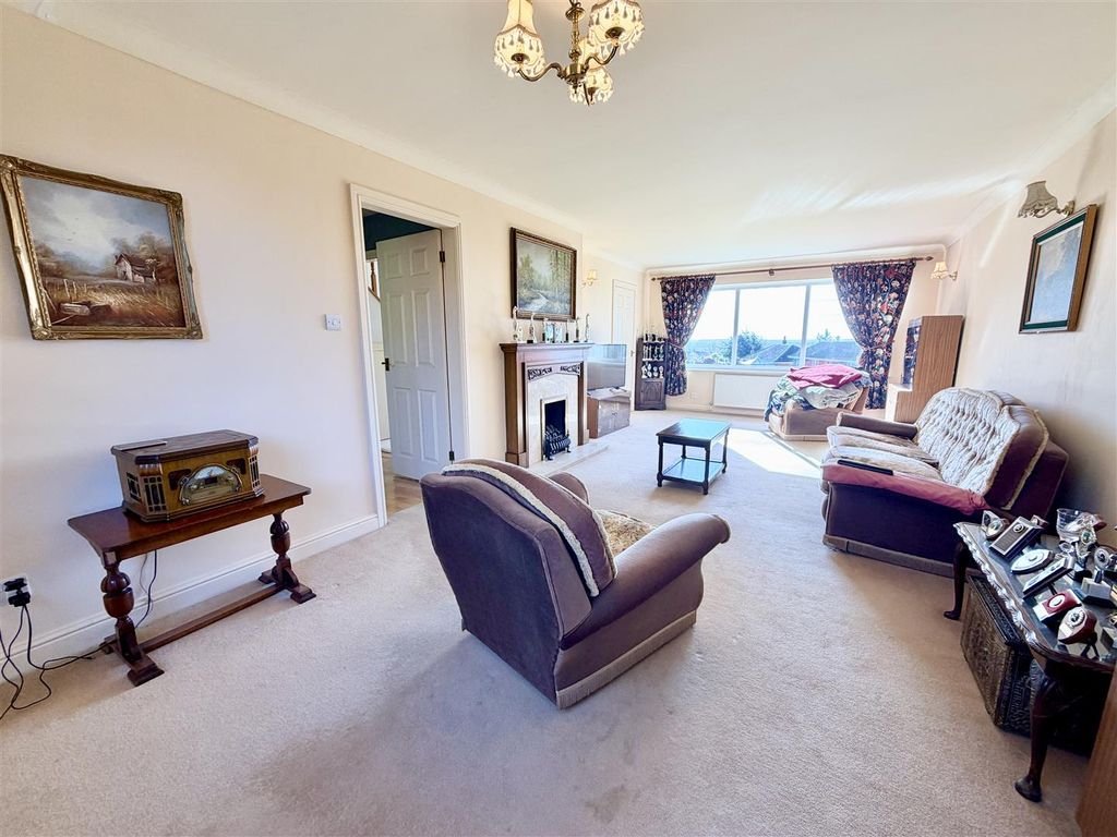 Property photo 2 of 25