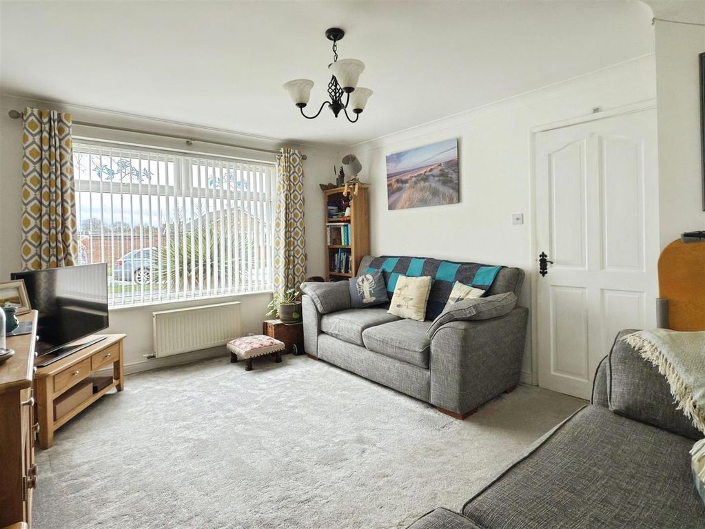 Property photo 2 of 21 Sands Lane  (16).Jpg