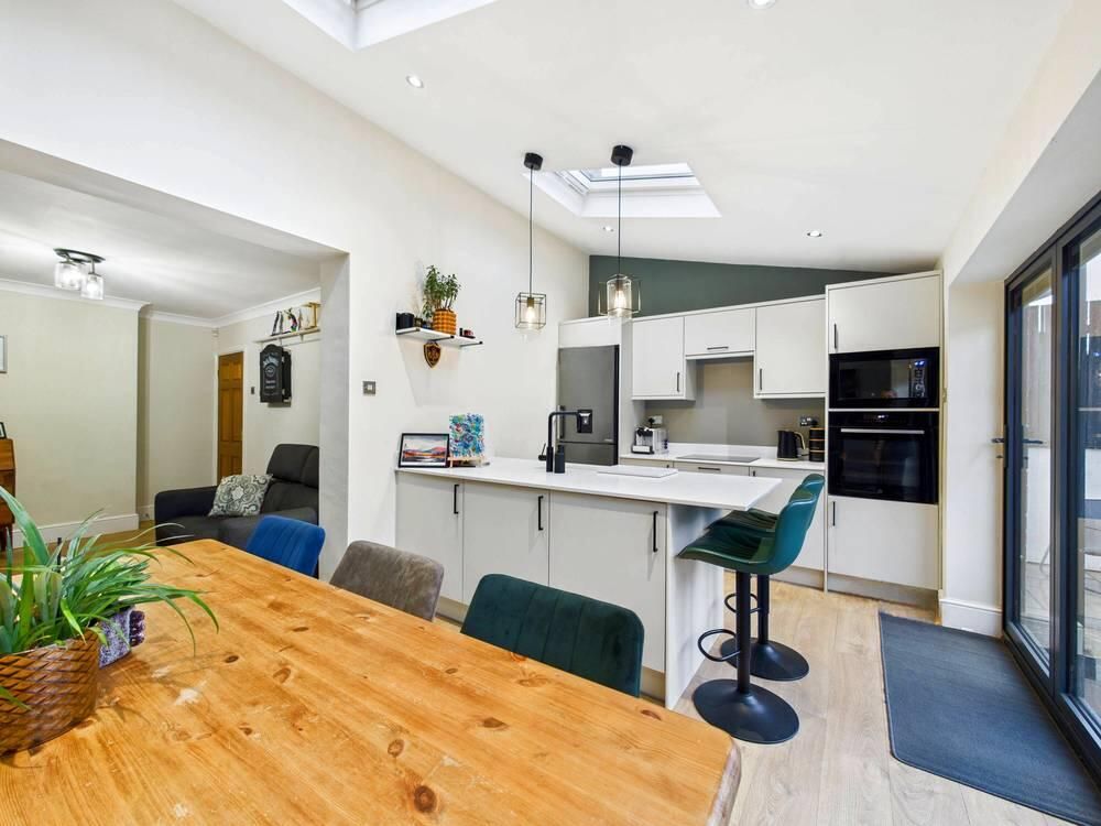 Property photo 2 of 17 Kitchen