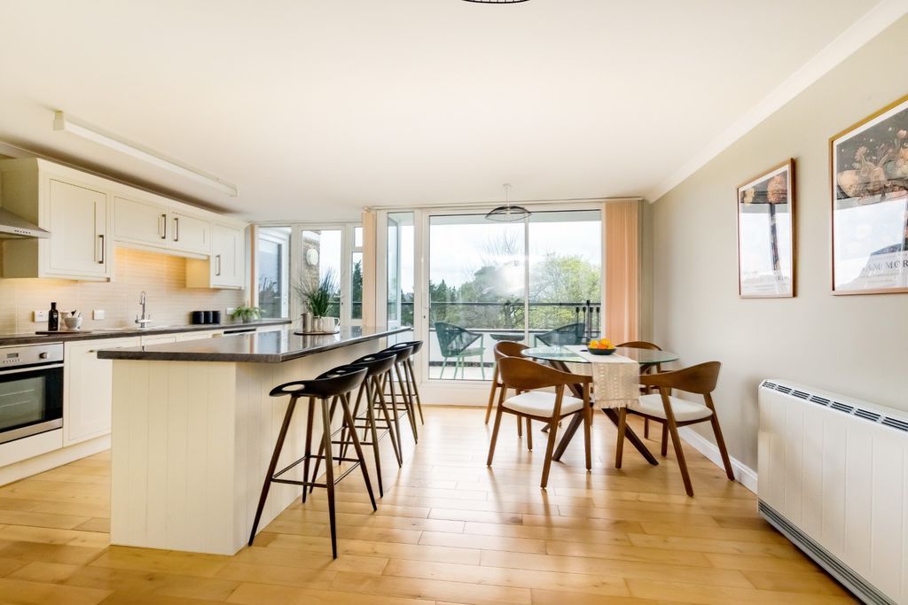 Property photo 3 of 18 Kitchen