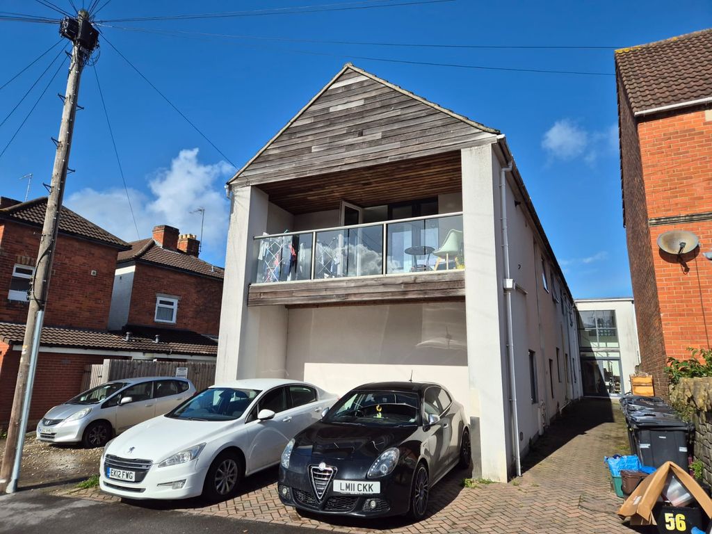 Property photo 1 of 8 20241007-Outside Front