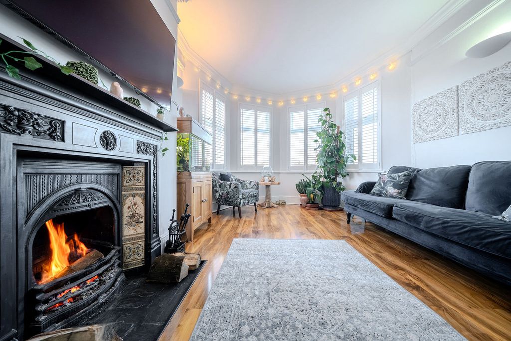 Property photo 3 of 47