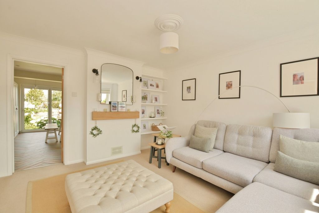 Property photo 3 of 17 Pbox-Img.Jpg