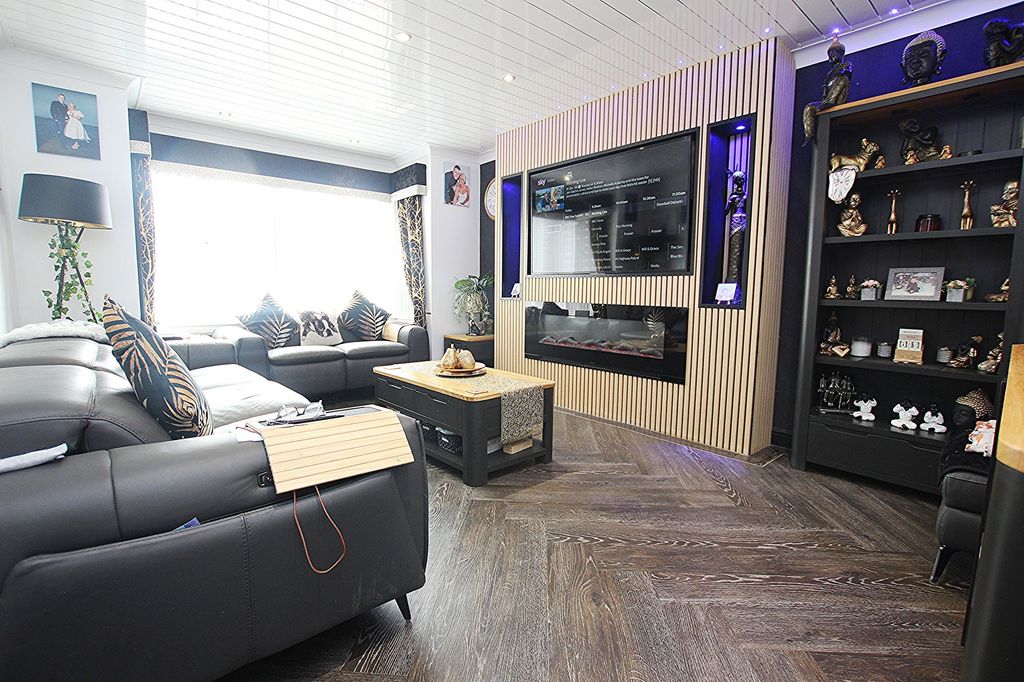 Property photo 1 of 16 Lounge