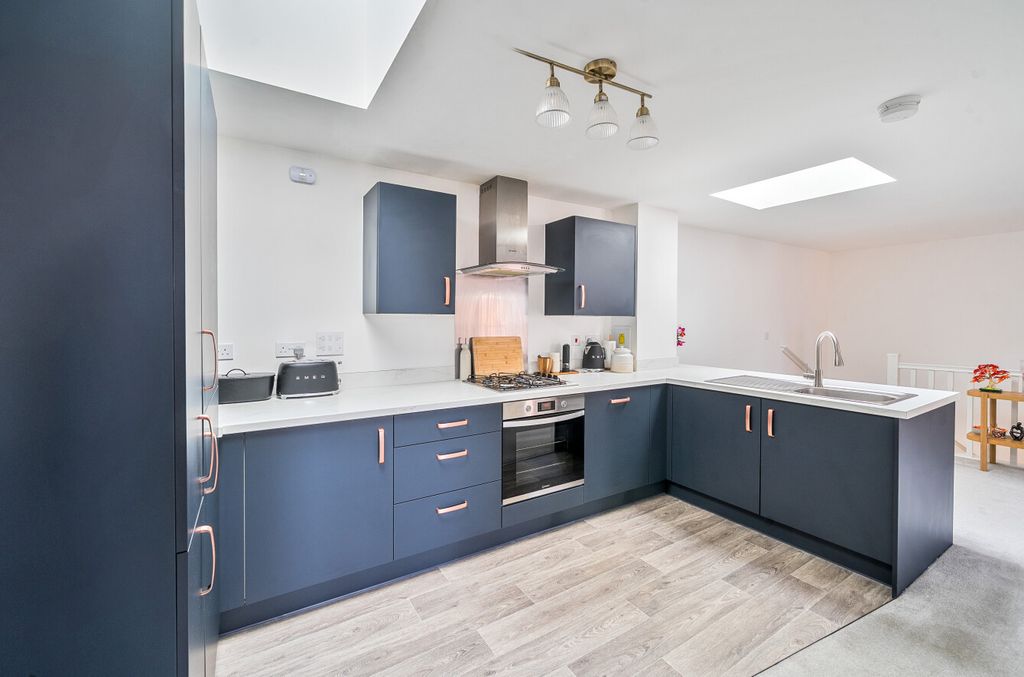 Property photo 2 of 15 1409774-9-698c874...