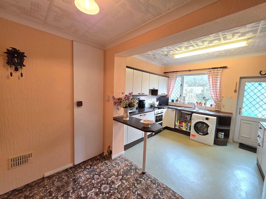 Property photo 3 of 15 Kitchen / Diner