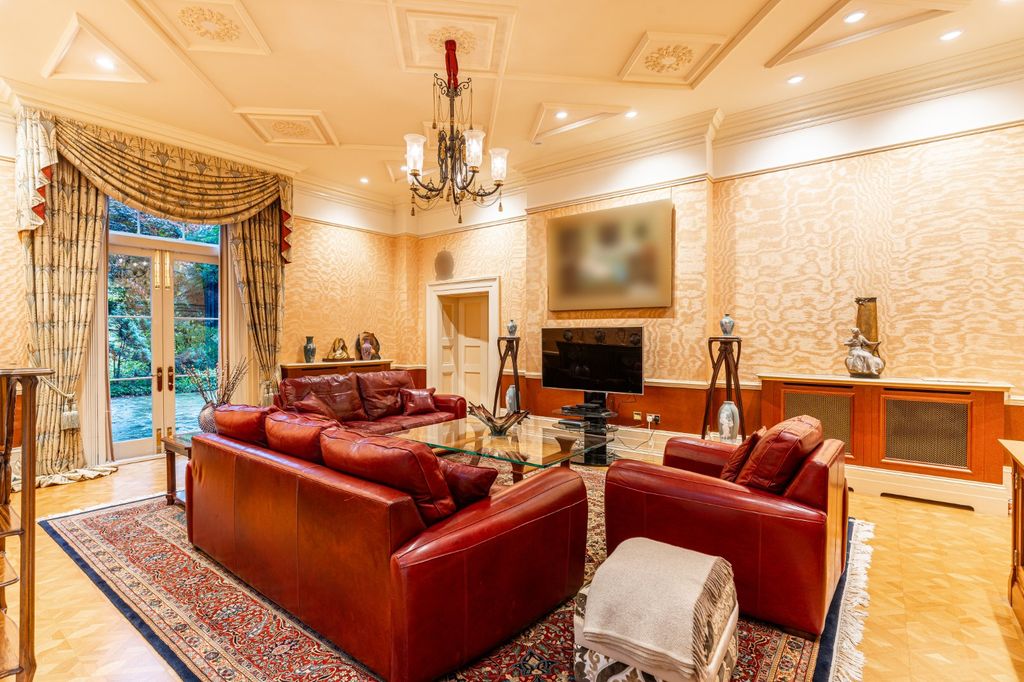 Property photo 3 of 29 Sitting Room