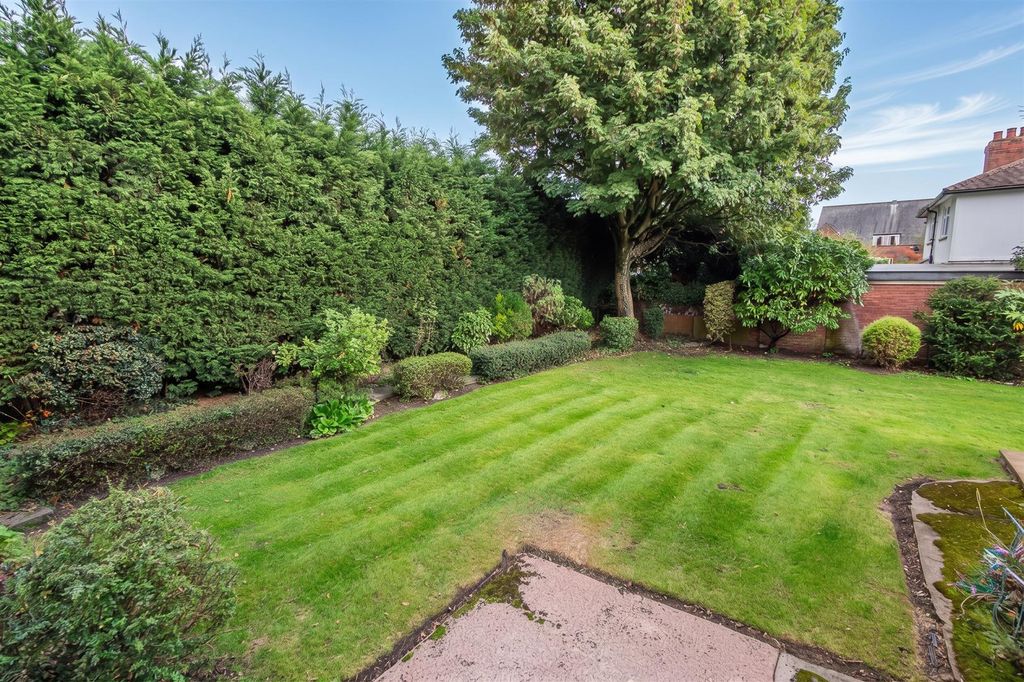 Property photo 3 of 37 Garden