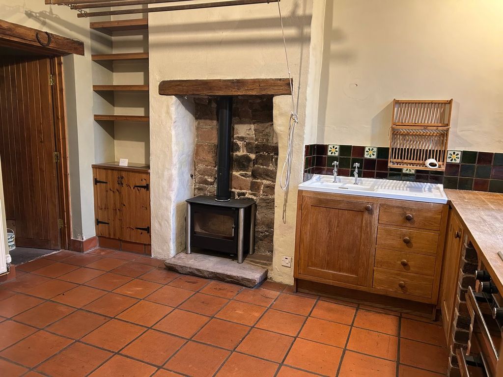 Property photo 3 of 7 Kitchen