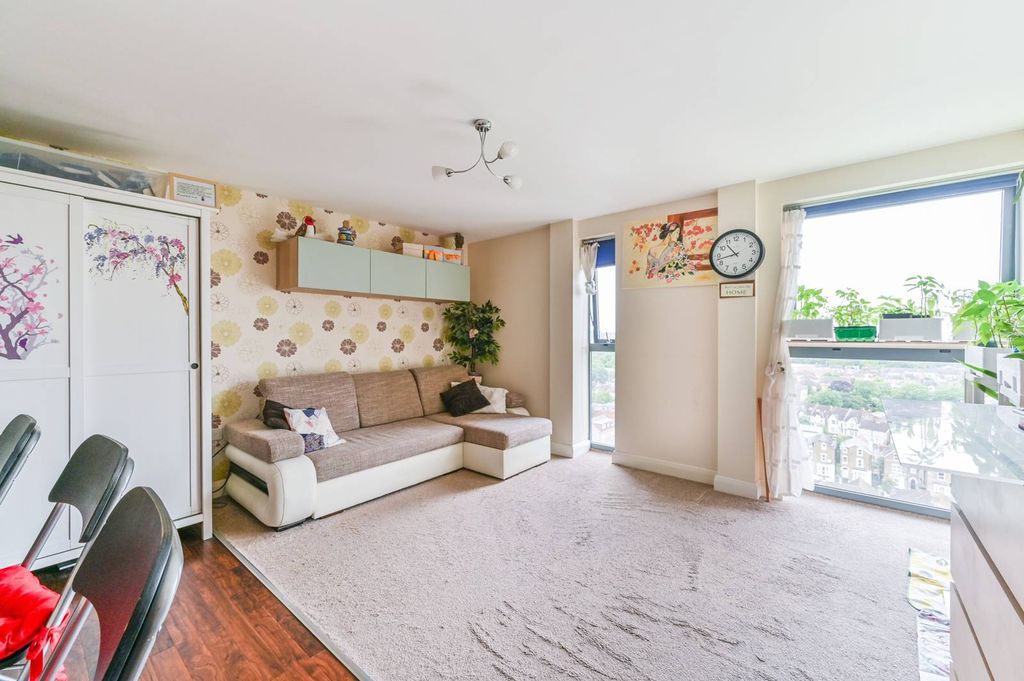 Property photo 2 of 7