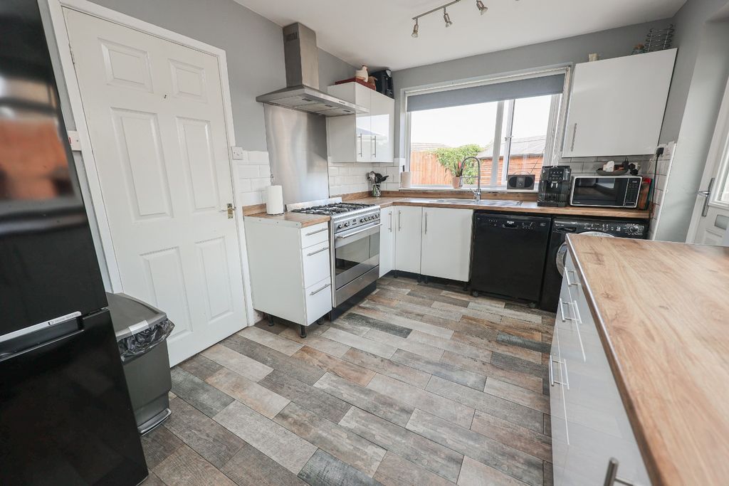 Property photo 3 of 16 4298464