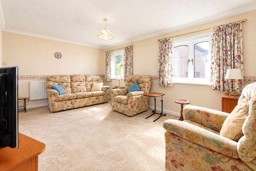 Property photo 2 of 15 Picture No. 27