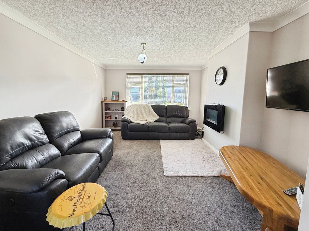 Property photo 2 of 16 Lounge