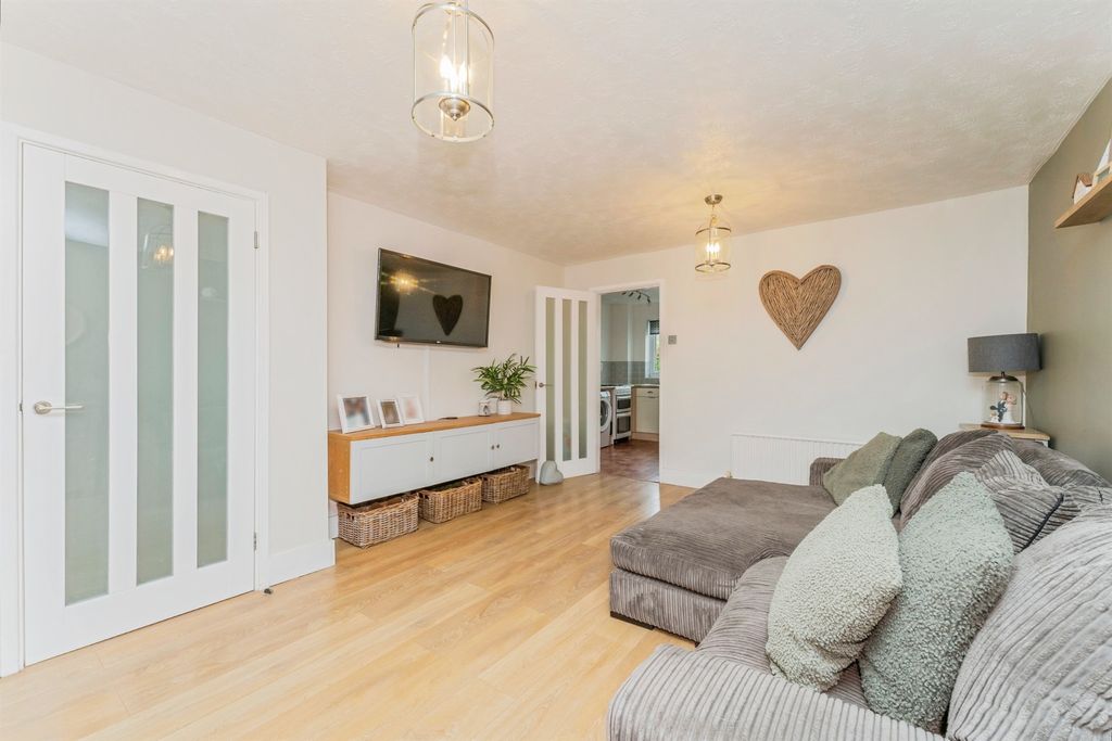 Property photo 2 of 17