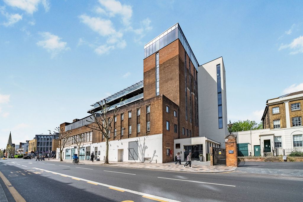 Property photo 1 of 23