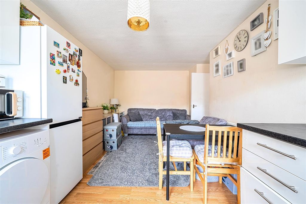 Property photo 2 of 9 1488747-5-6A5E33E555906.Jpg