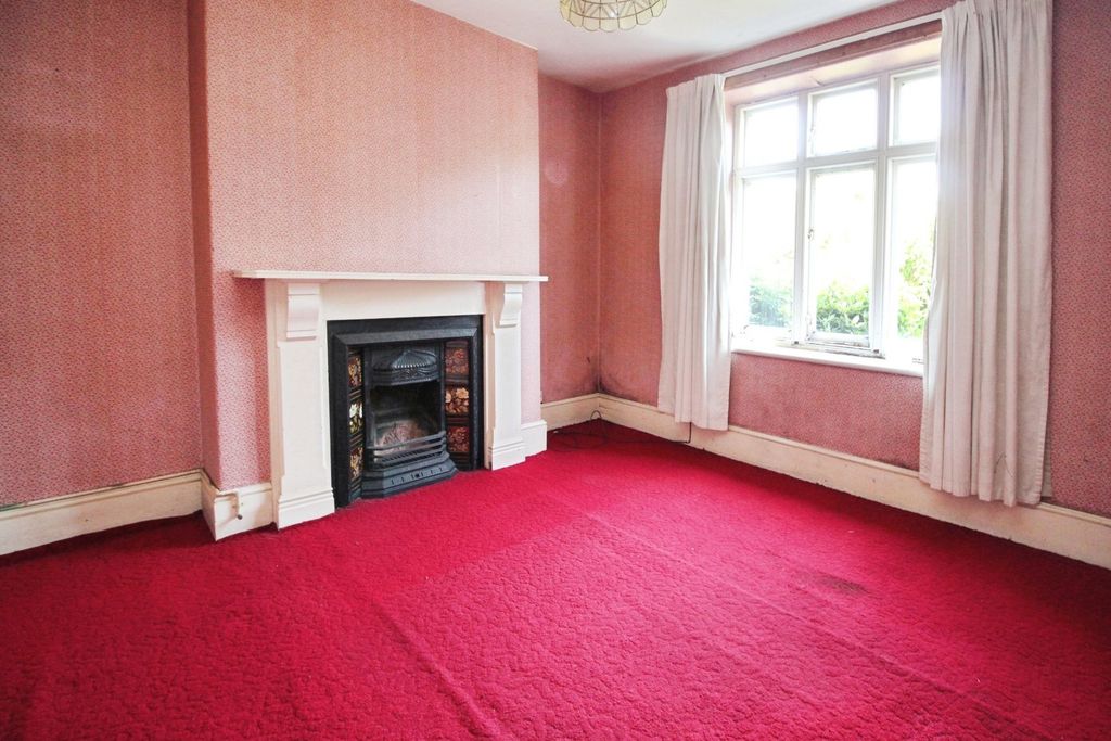 Property photo 3 of 11 Lounge
