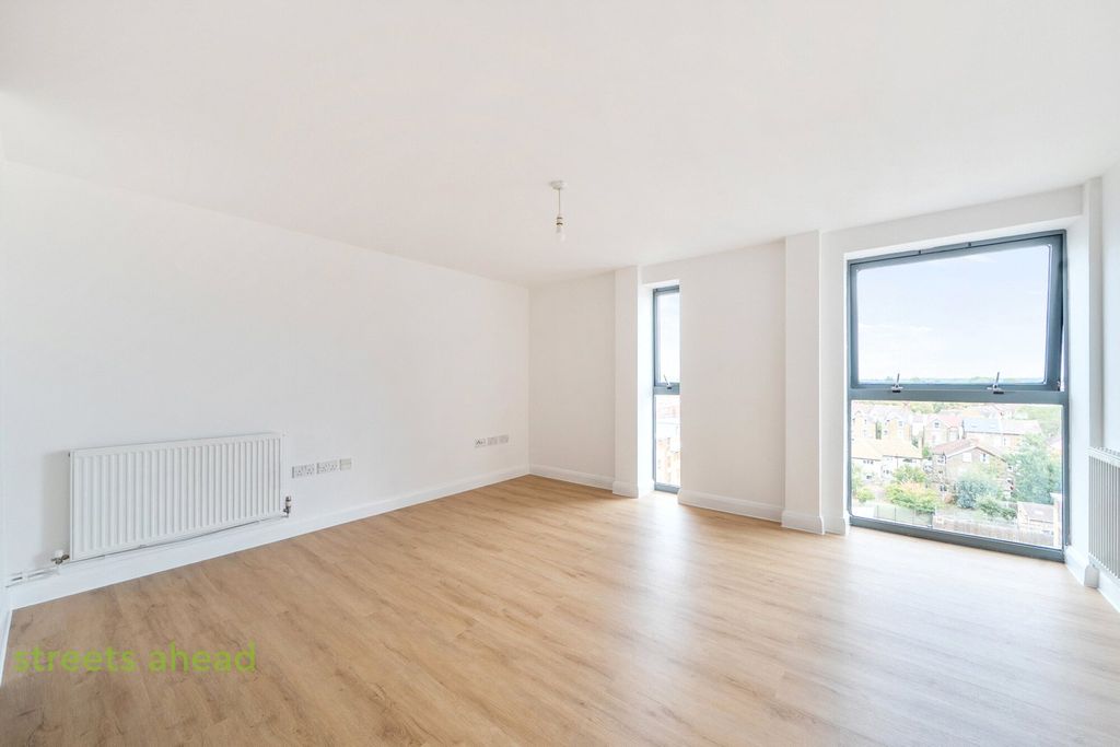 Property photo 1 of 13 080B8115-042c-4B0...