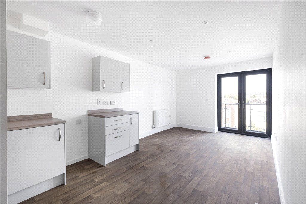 Property photo 1 of 8 Reception/Kitchen