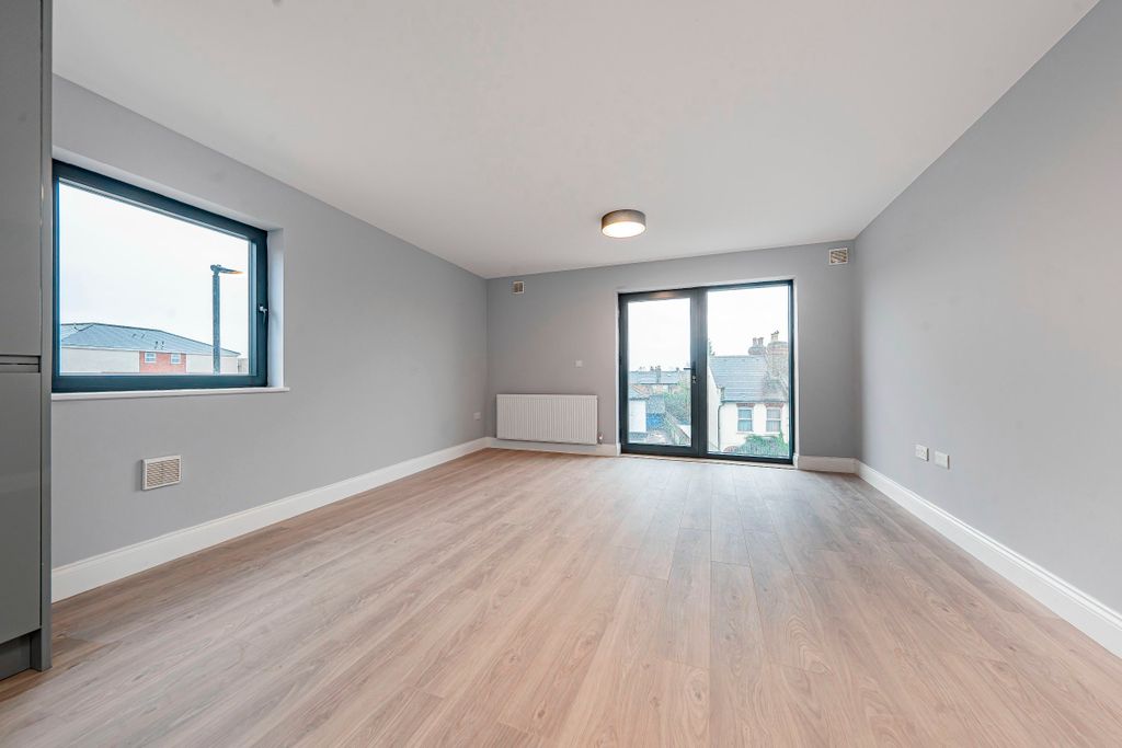 Property photo 3 of 6