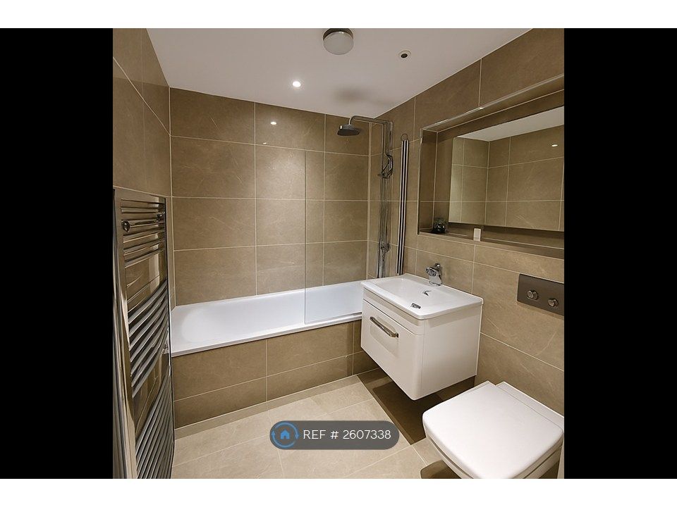 Property photo 3 of 10 Bathroom