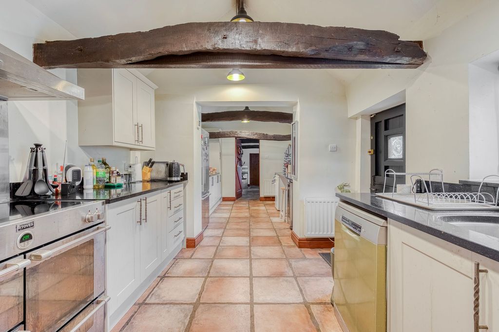 Property photo 3 of 34