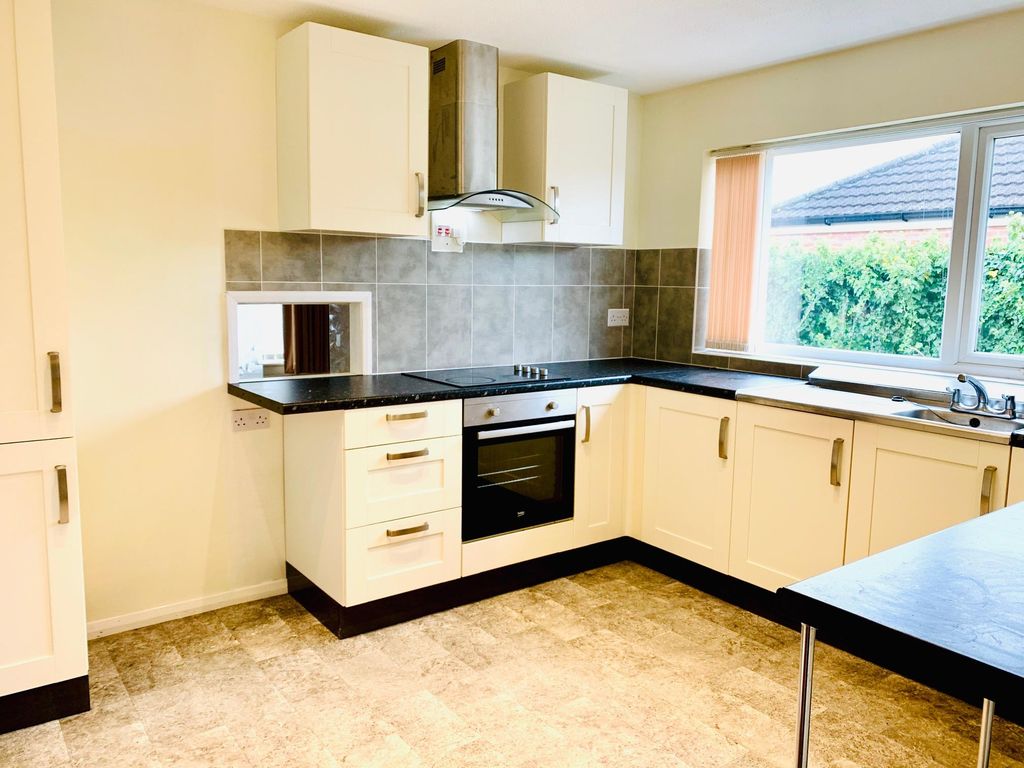 Property photo 2 of 8 Kitchen