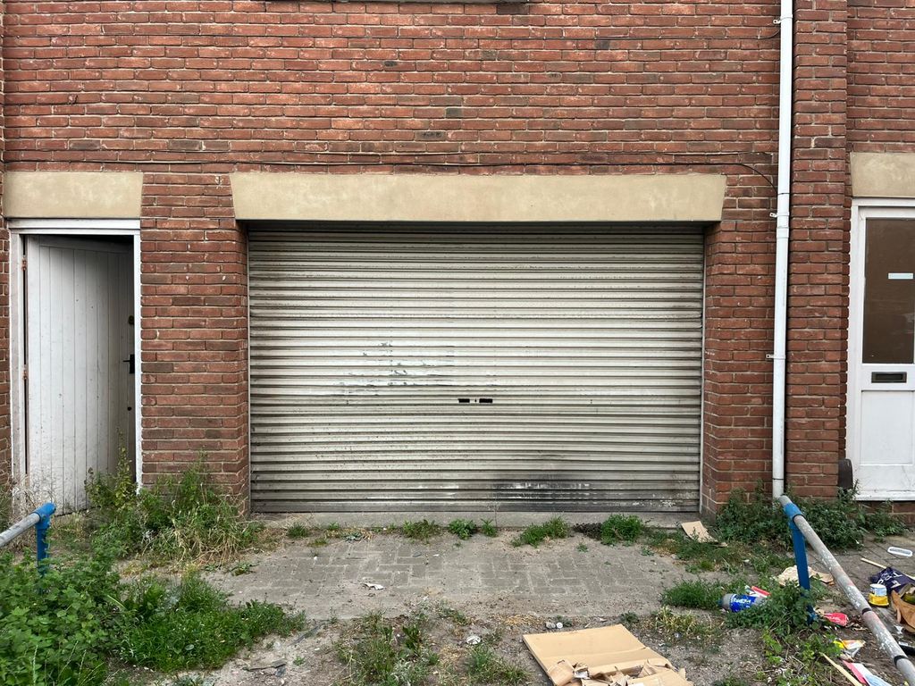 Property photo 3 of 5