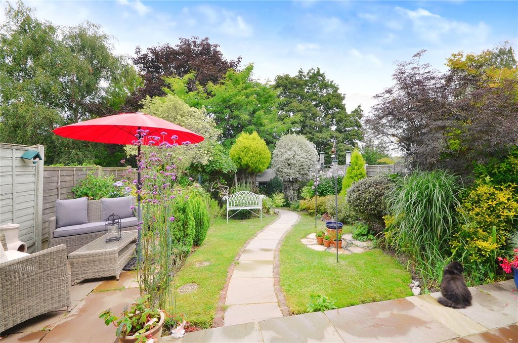 Property photo 2 of 18 Garden