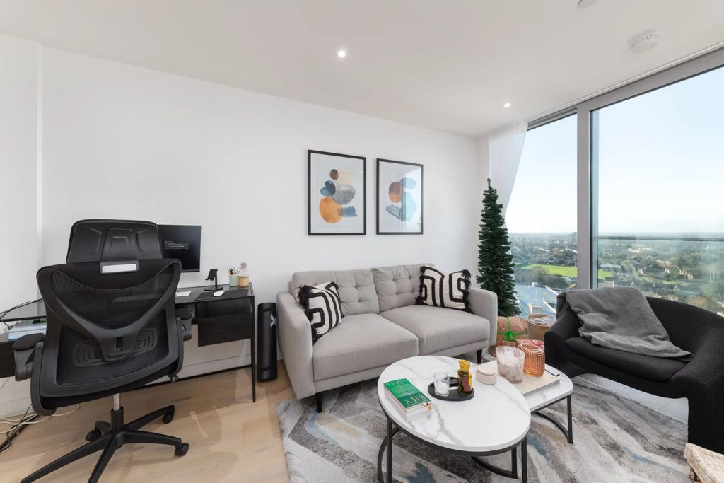 Property photo 3 of 9