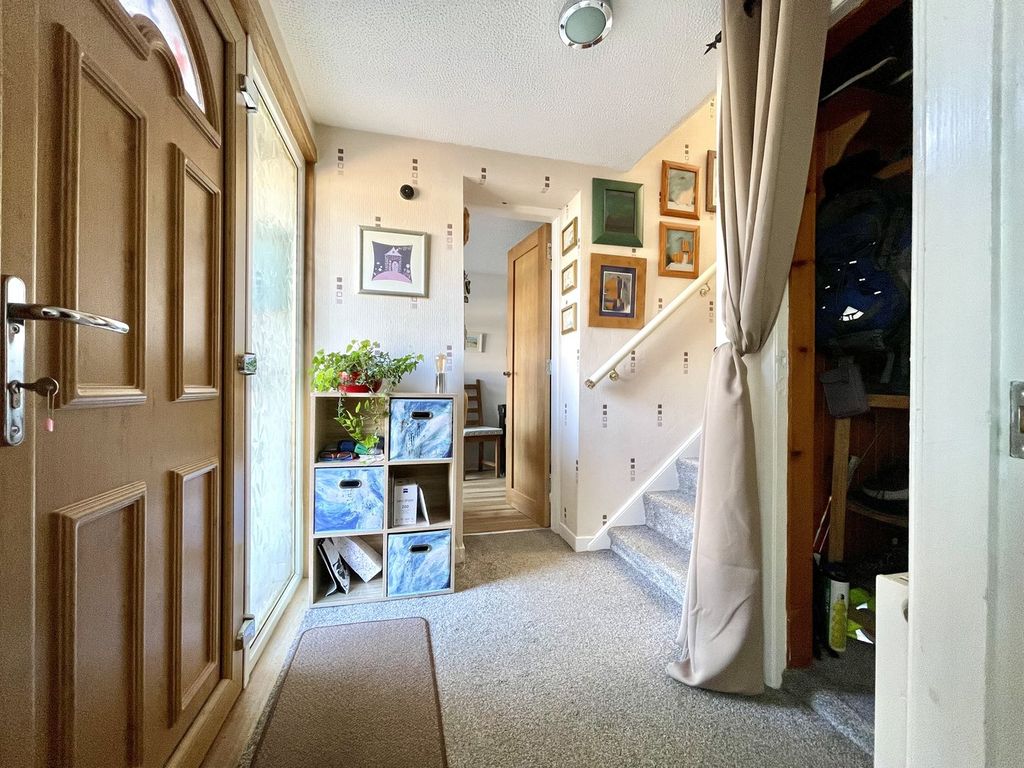 Property photo 3 of 35