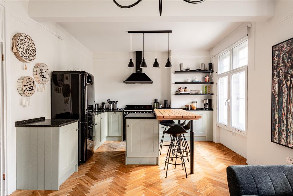 Property photo 2 of 17 Avonmore Gardens-2.Jpg