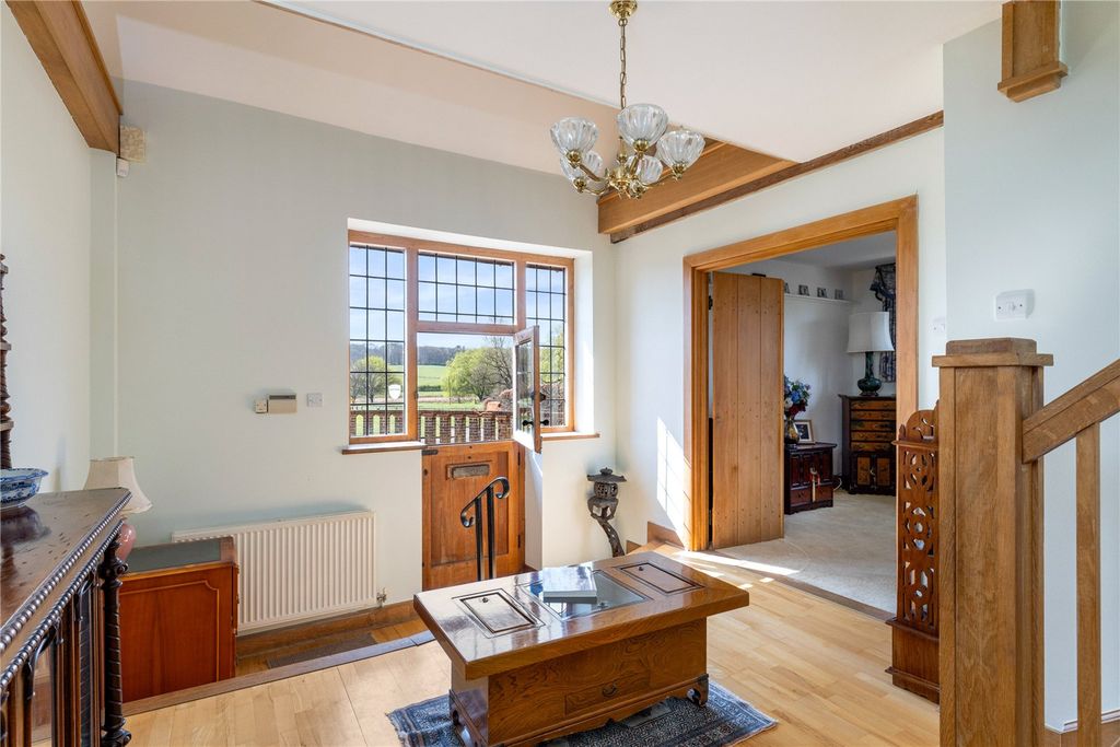 Property photo 2 of 22 Entrance Hall