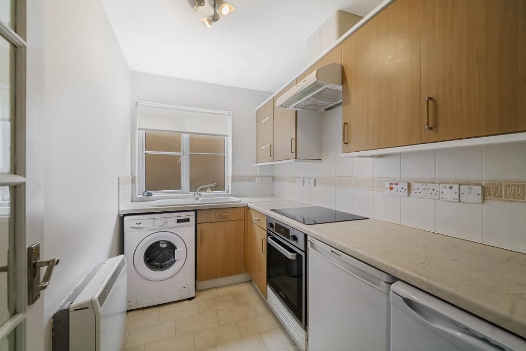 Property photo 3 of 19 Kitchen