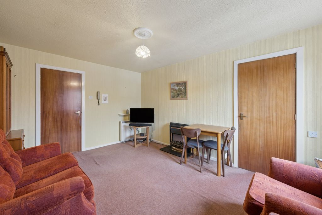 Property photo 3 of 12 5245064