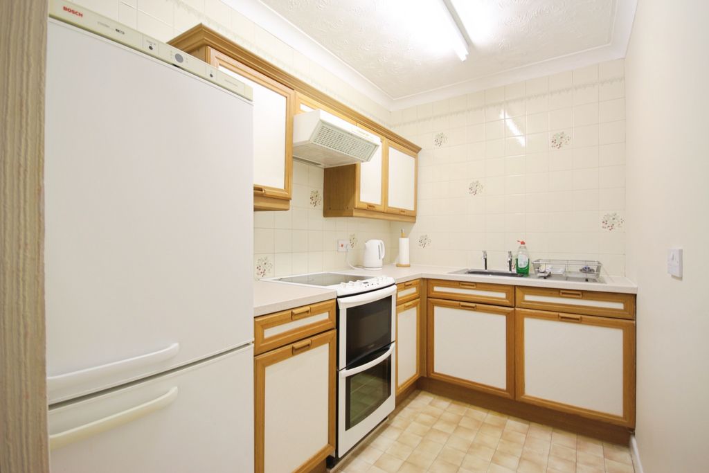 Property photo 3 of 12 Kitchen