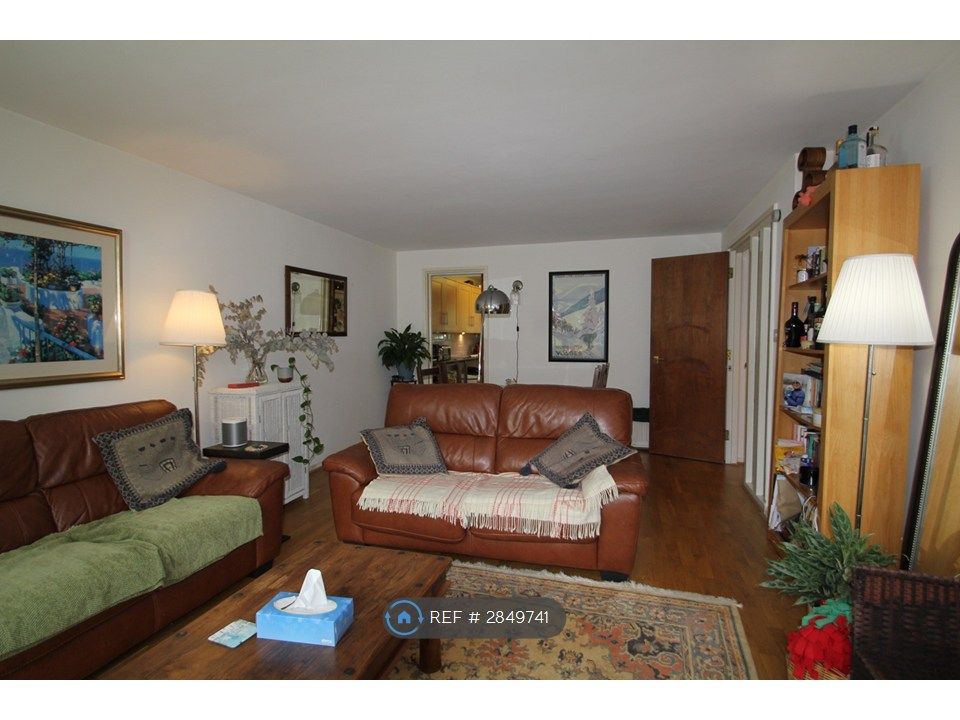 Property photo 3 of 23 Large Bright Reception Room