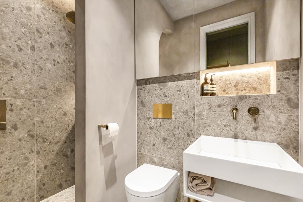 Property photo 2 of 35 Bathroom