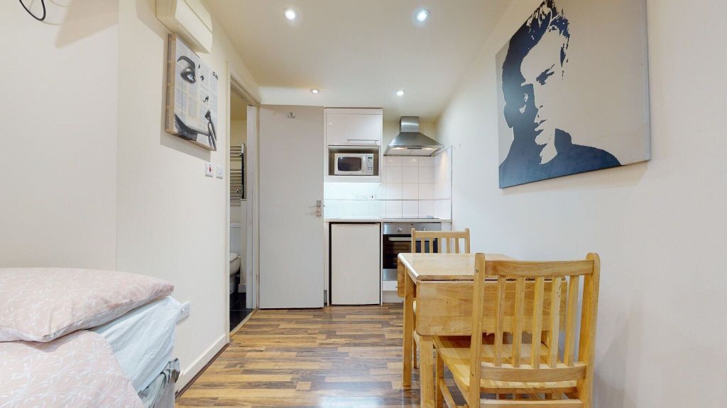 Property photo 2 of 6 Kitchen
